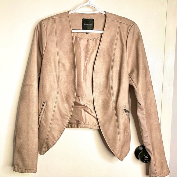 Dynamite Jackets & Blazers - Dynamite Women's Tan Jacket